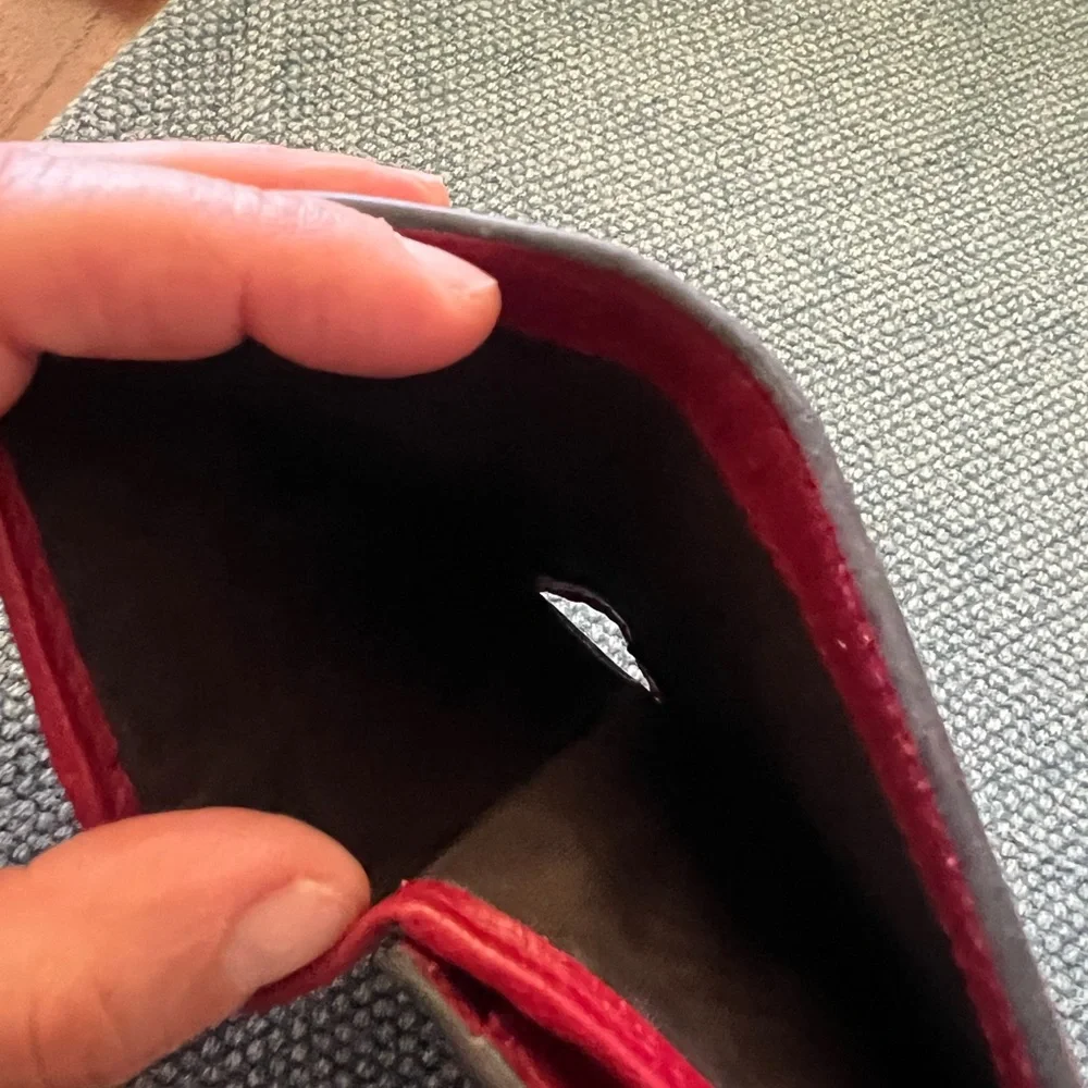 Gucci Red and Beige Card Holder with Bee Accent - Picture 5 of 12